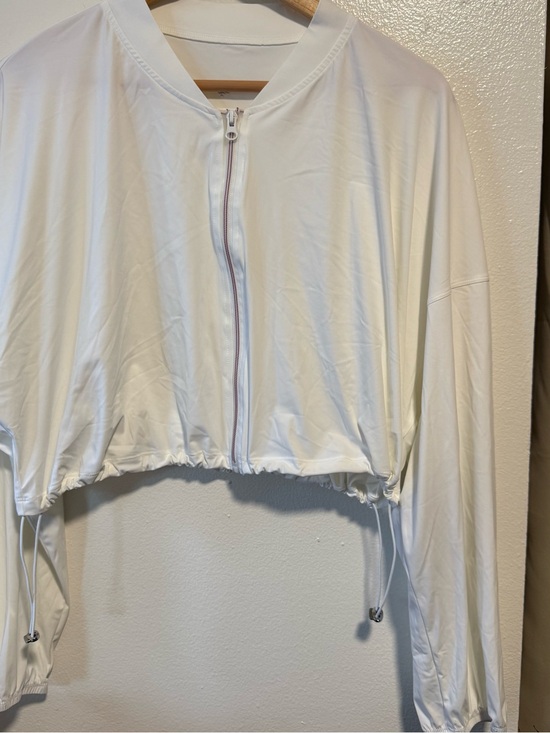 HALARA Tops - Halara White Zip-Front Cropped Windbreaker Top